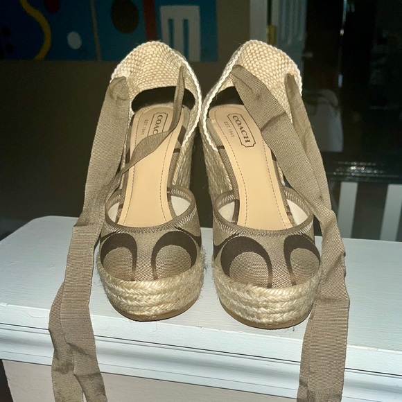 Coach Vintage Espadrilles with beautiful tie string, fabulous condition, size 7 - Picture 1 of 6